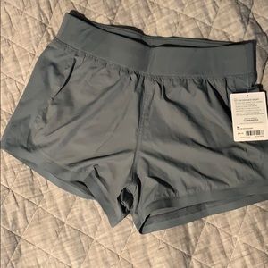 NWT Athleta Go the Distance Medium Gray Shorts